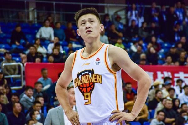 教練教你打籃球！周鵬13中10砍24分&生涯總得分升歷史第十三！